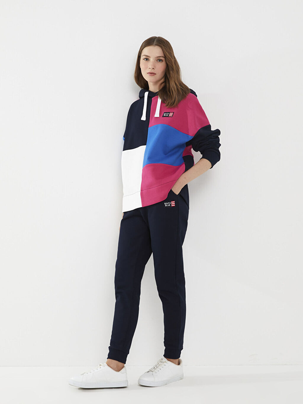 

Женские спортивные штаны Jogger с вышивкой Southblue, Черный
