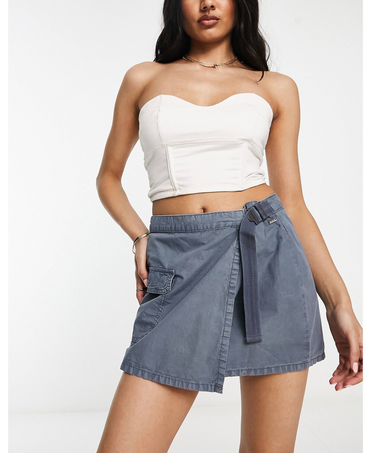 

Голубая мини-юбка карго с запахом Pull&Bear