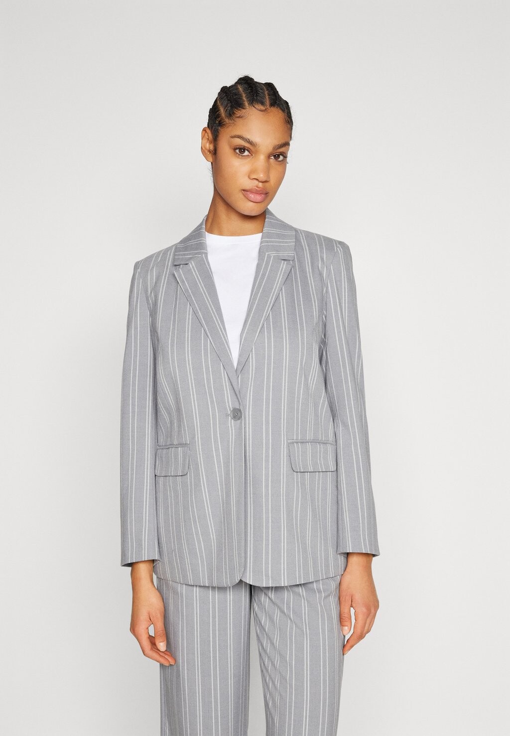 

Блейзер ONLY ONLDEVON LOOSE PINSTRIPE, цвет medium grey melange