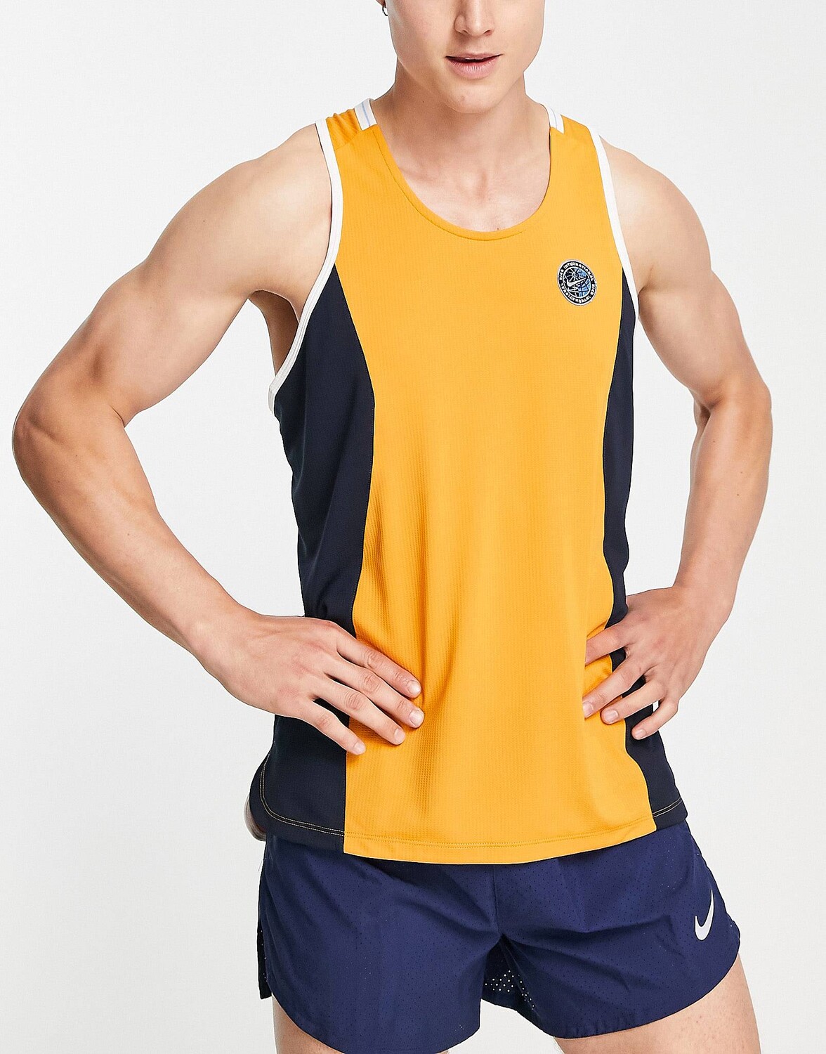 

Золотистая майка Nike Running Heritage Dri-FIT