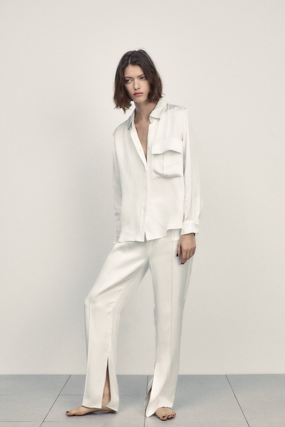 Рубашка из атласа с карманом ZARA, экру