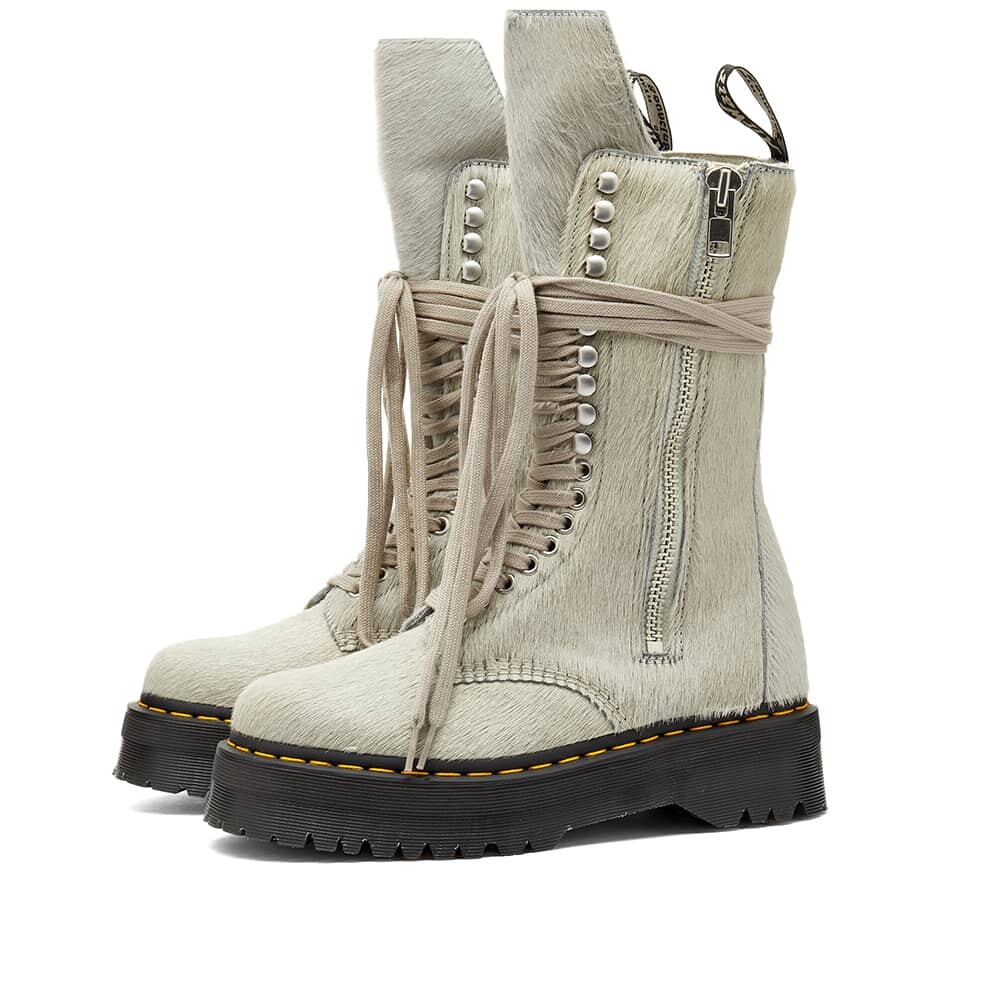 

Ботинки длиной до икры с четырьмя подошвами из коллаборации с Dr Martens Rick Owens