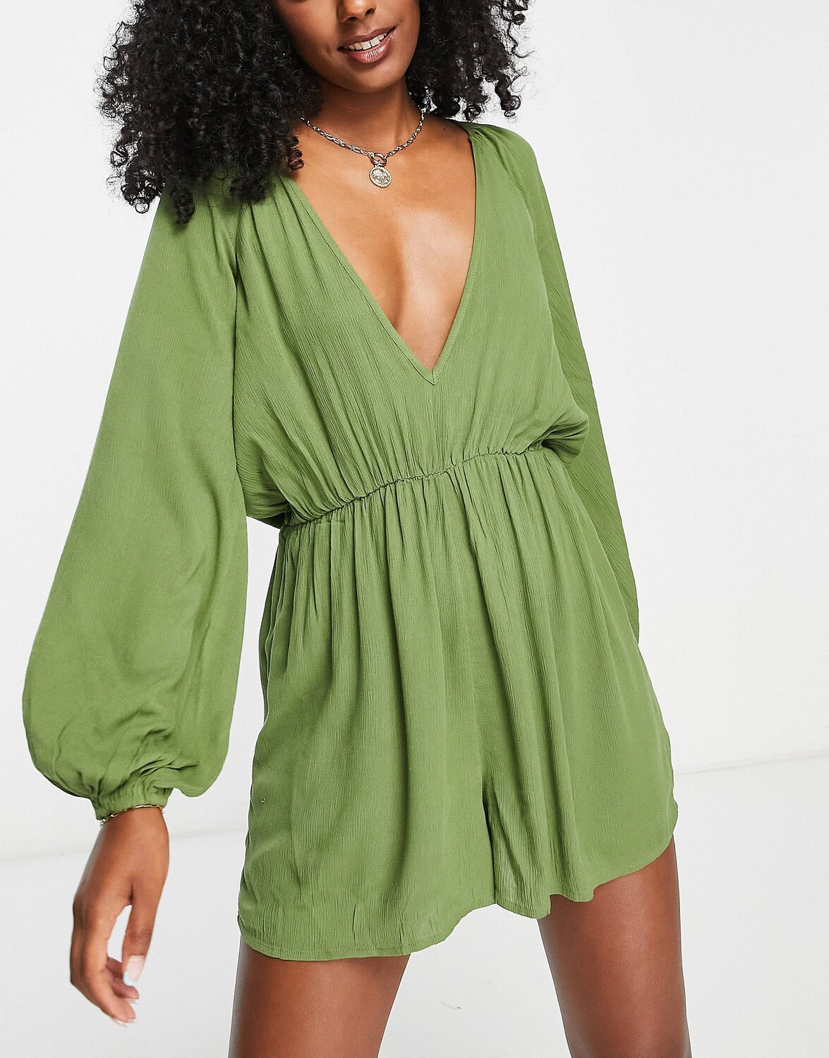 

Свободный комбинезон цвета хаки с глубоким вырезом ASOS DESIGN