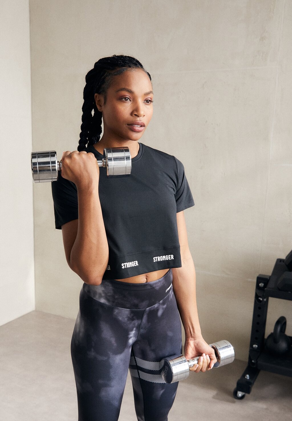 

Футболка с принтом EPIC CROPPED TEE Stronger, цвет black