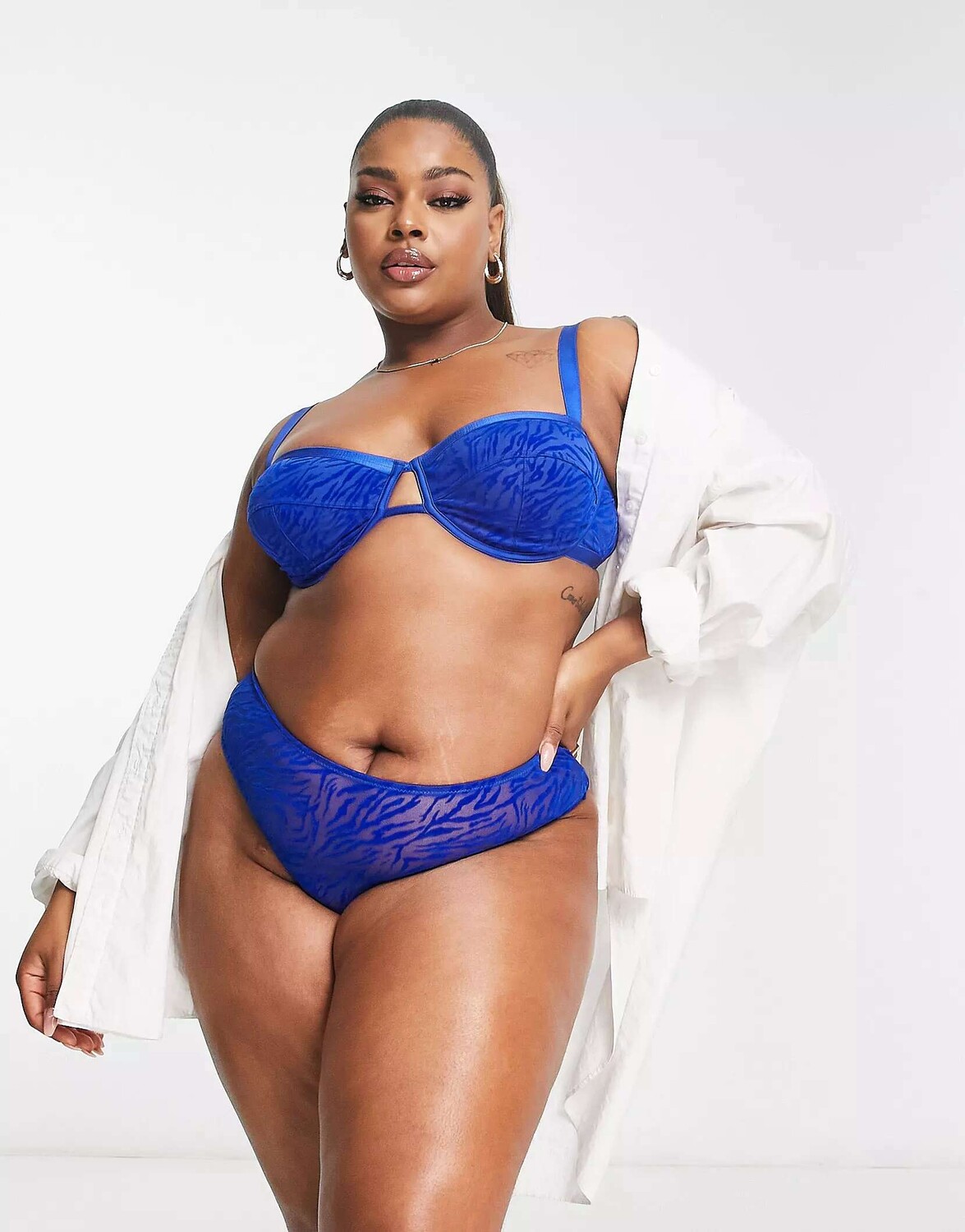 

Синий бюстгальтер-балкон из сеточки с принтом зебры ASOS DESIGN Curve Hannah