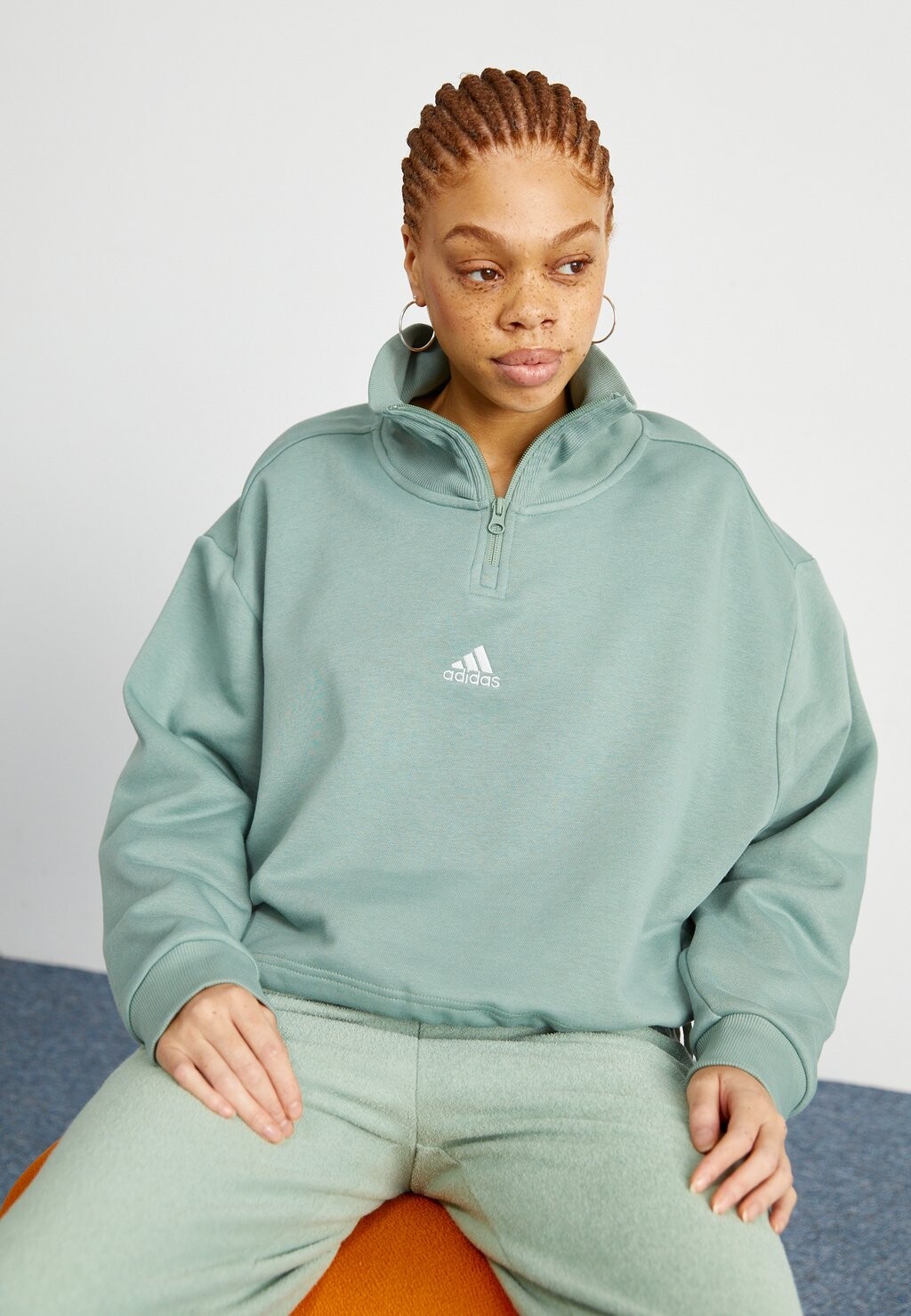 

Толстовка adidas Sportswear, серебристо-зеленый.