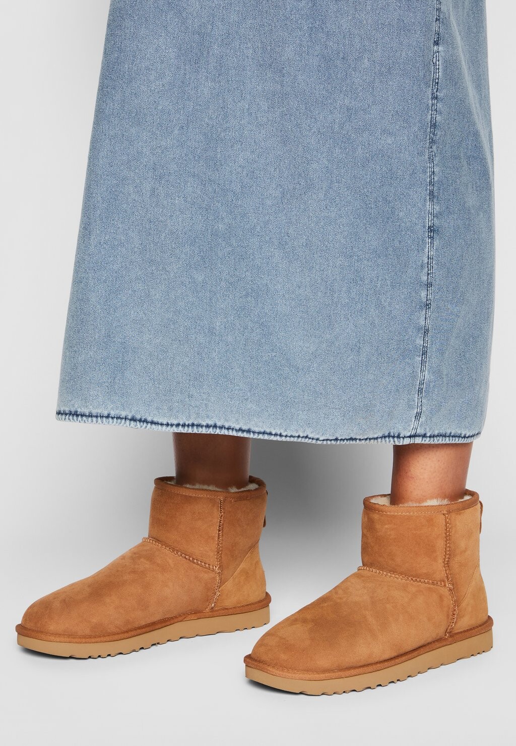 

Угги classic mini regenerate UGG, коричневый