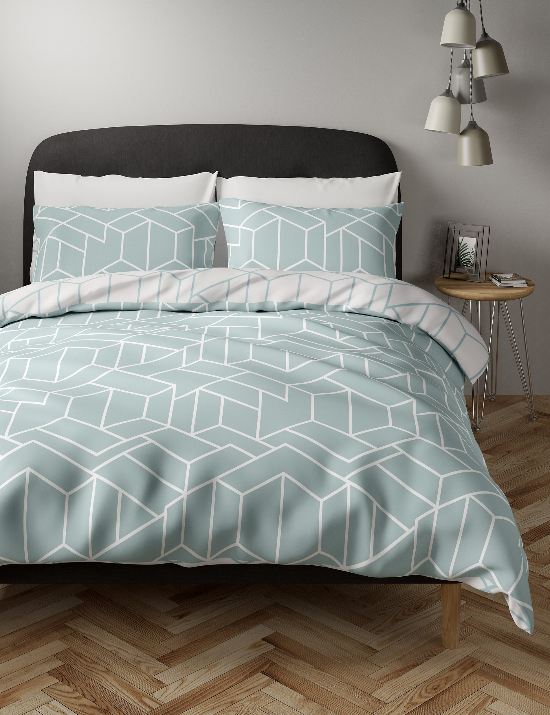 Комплект постельного белья из смеси хлопка с геометрическим узором Marks & Spencer