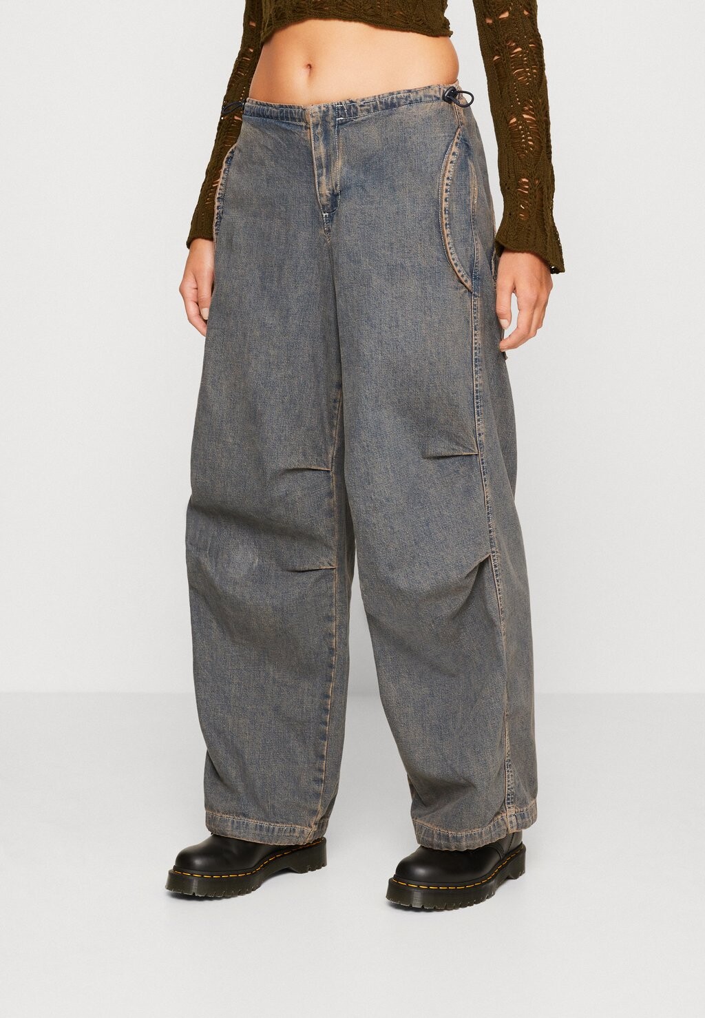 

Джинсы свободного кроя BDG Urban Outfitters