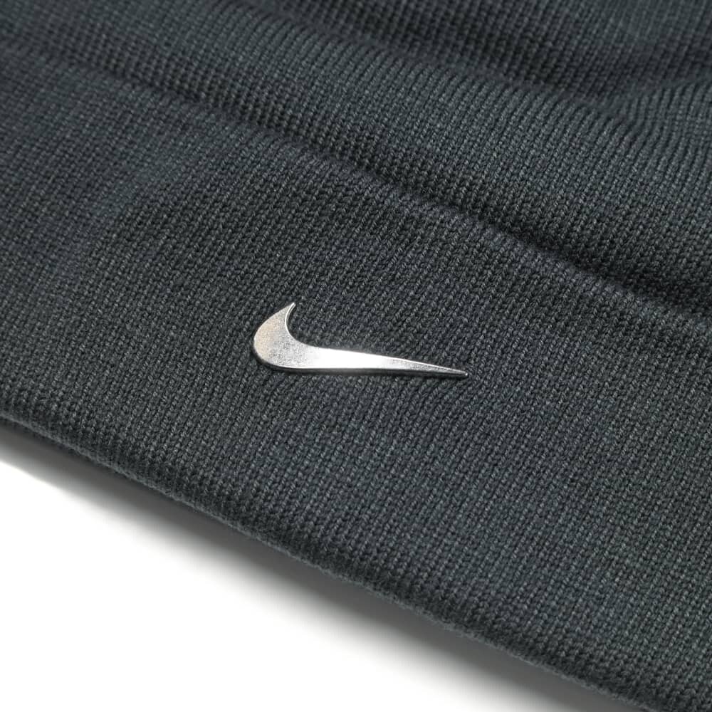 

Шапка-бини Nike с металлической галочкой