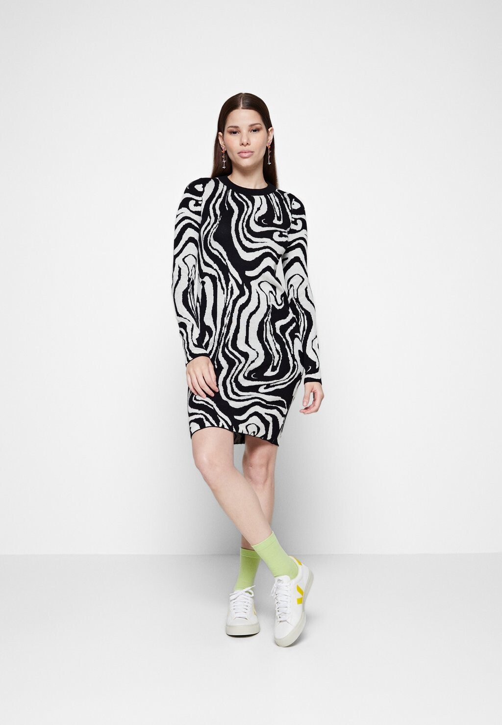 

Вязаное платье Vero Moda, черный