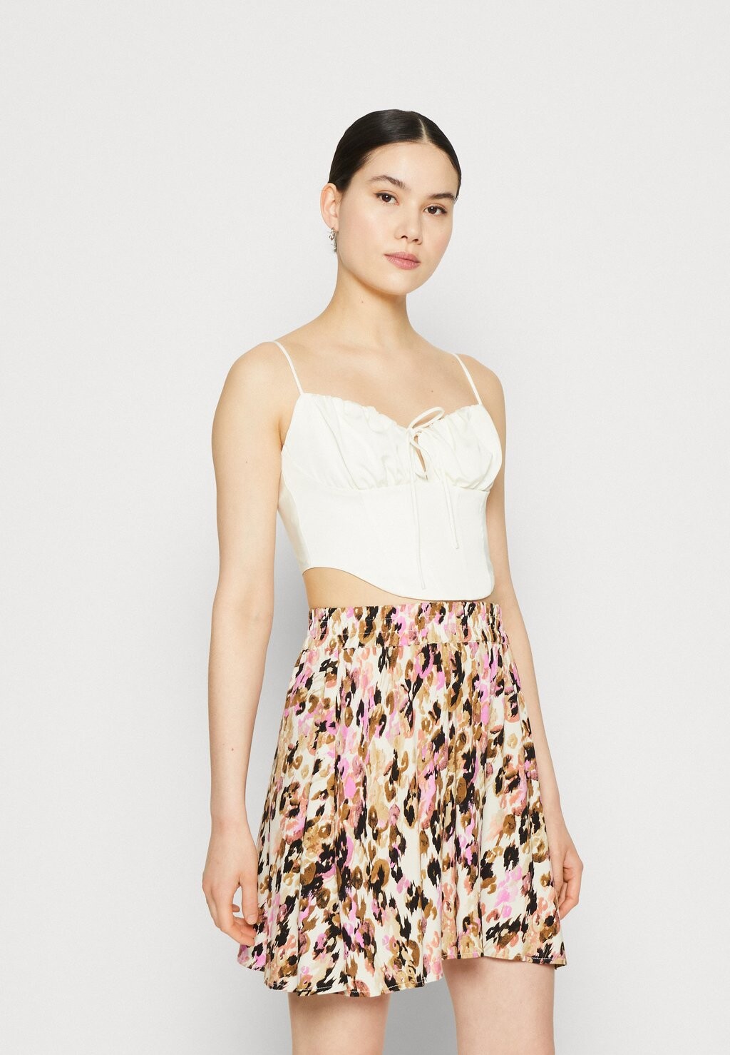 

Топ Gina Tricot