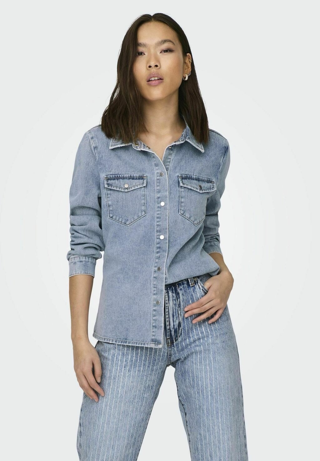 

Рубашка ONLY LANGÄRMELIGES, цвет light blue denim