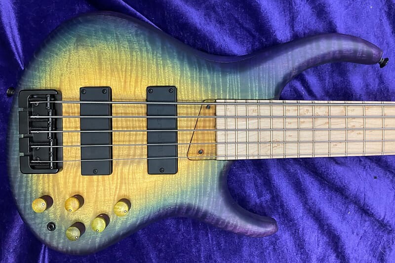 

Басс гитара MTD USA 535-24, Nebula Burst with Birdseye Maple