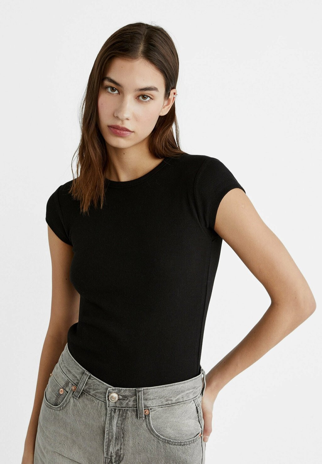 

Базовая футболка Stradivarius, черный
