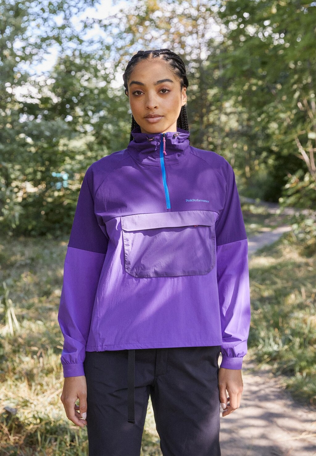 

Ветровка Peak Performance СВЕТЛЫЙ АНОРАК EMPERADOR, цвет parachute purple/royal purple