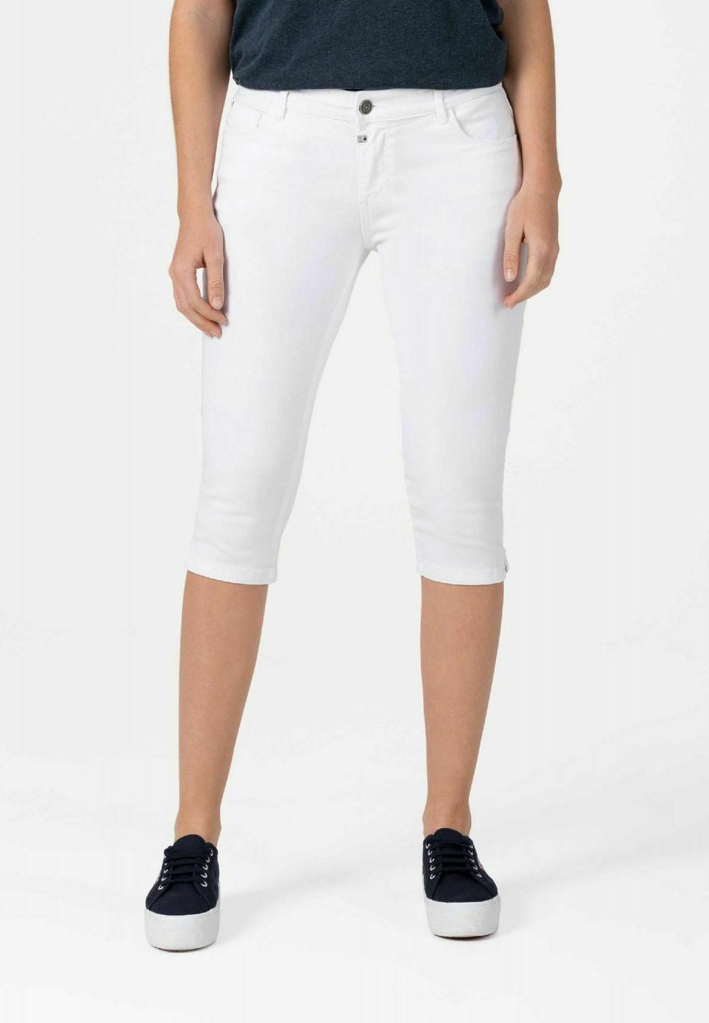 цена Шорты джинсовые ALEENATZ Timezone, цвет weiß
