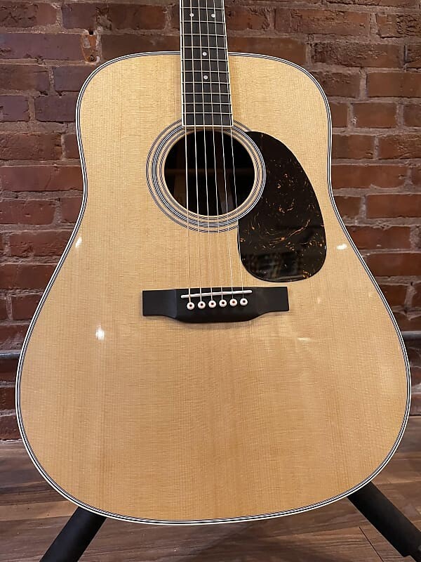 

Акустическая гитара Martin D-35 Standard Series Dreadnaught Guitar with hard case Natural