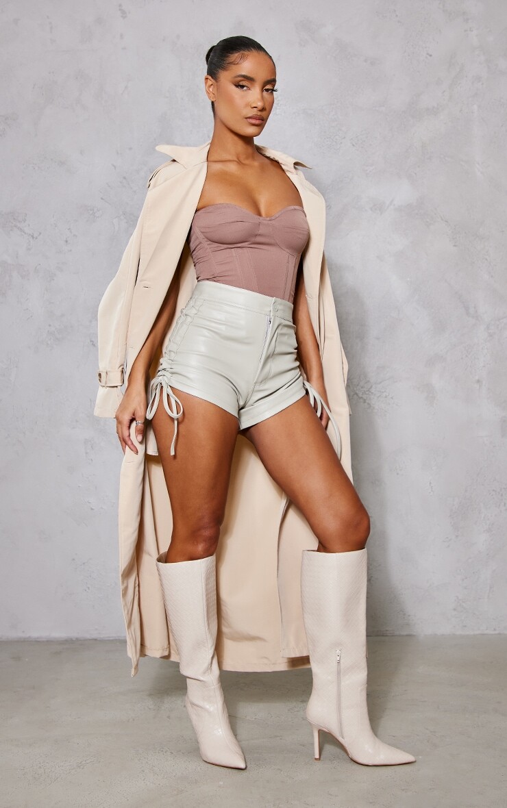 

PrettyLittleThing Шорты из искусственной кожи Stone с завязками по бокам