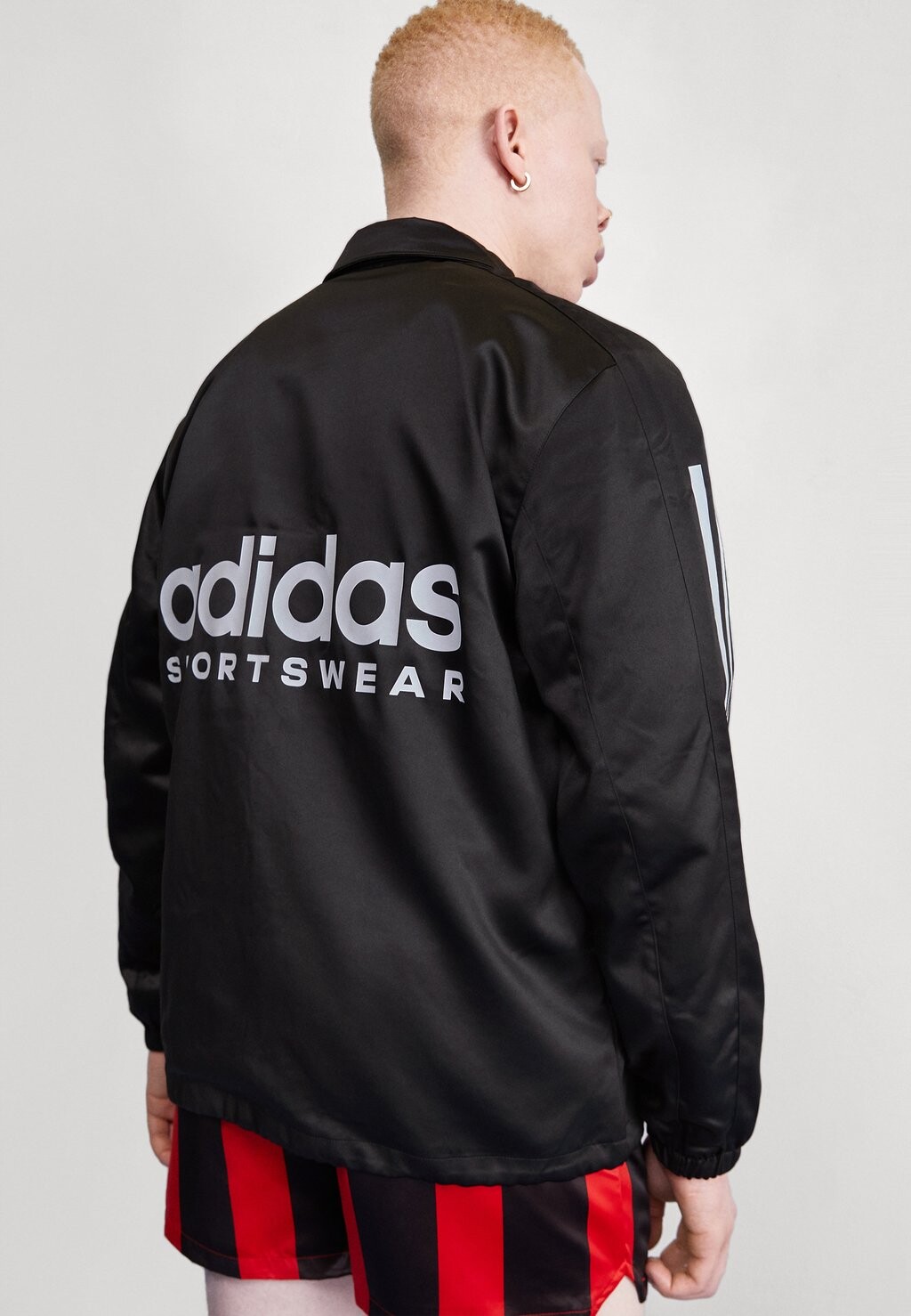 

Легкая куртка Adidas