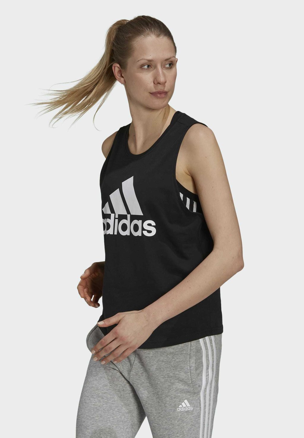 

Топ Adidas, черный