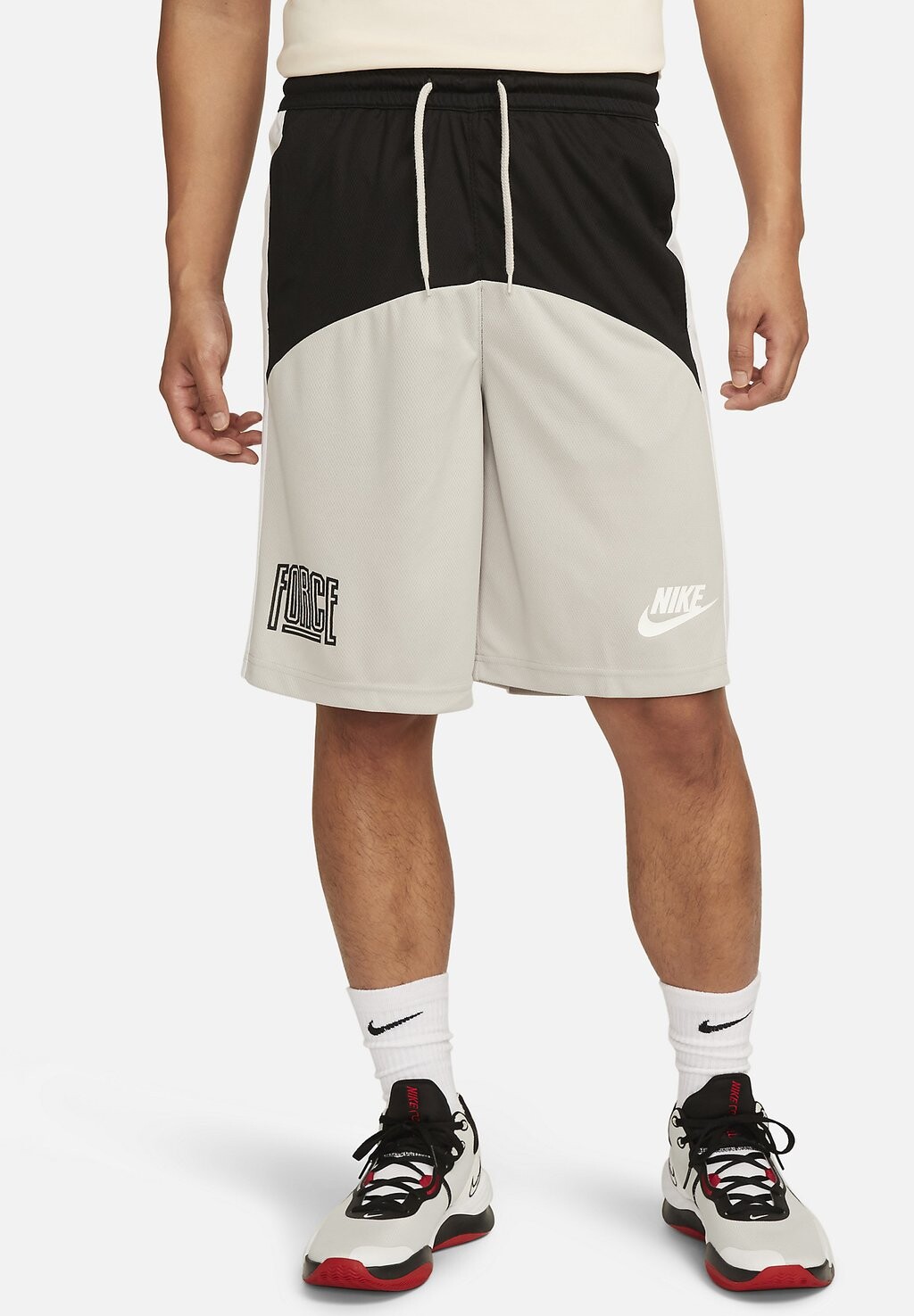 

Спортивные шорты Nike