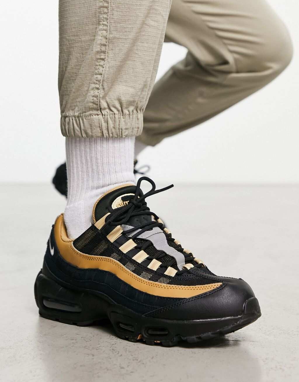 

Черно-коричневые кроссовки Nike Air Max 95, Черный