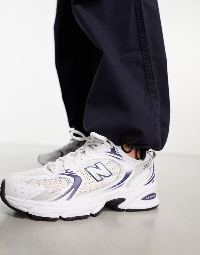 

Бело-темно-синие кроссовки New Balance 530
