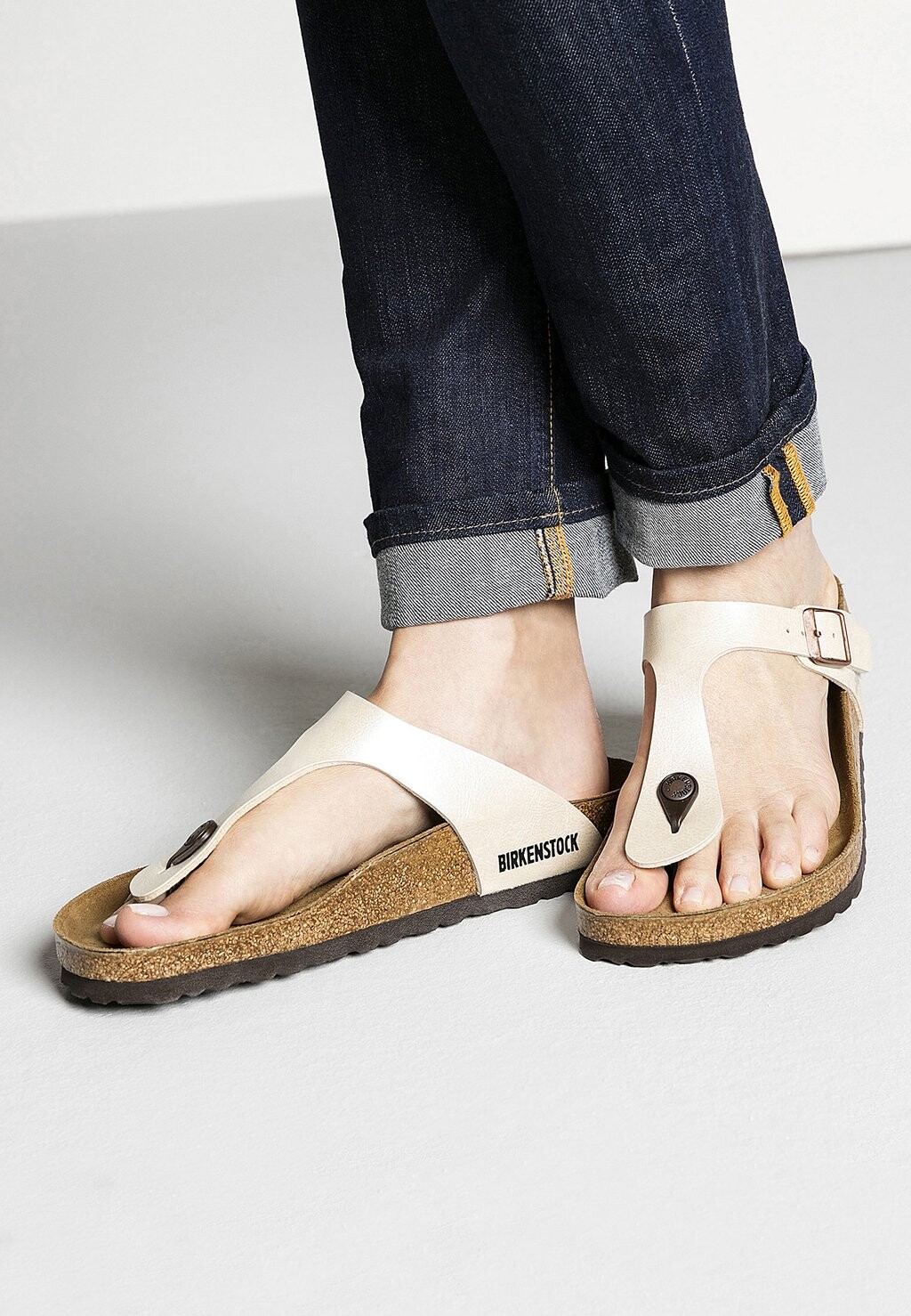 

Сандалии с Т-образной перемычкой Birkenstock, белый