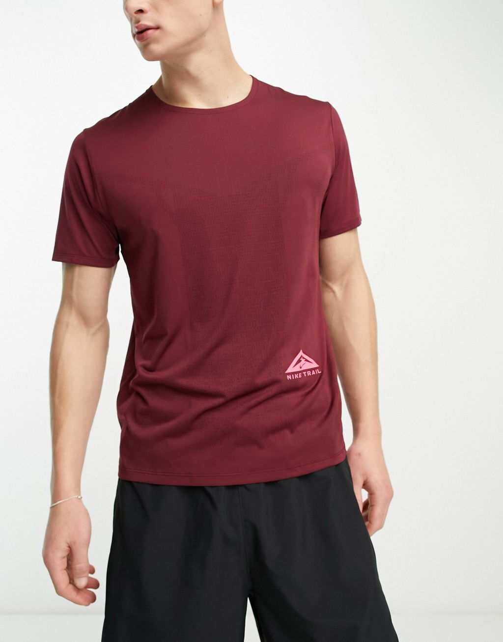 

Красная футболка Nike Running Trail Rise 365 Dri-FIT