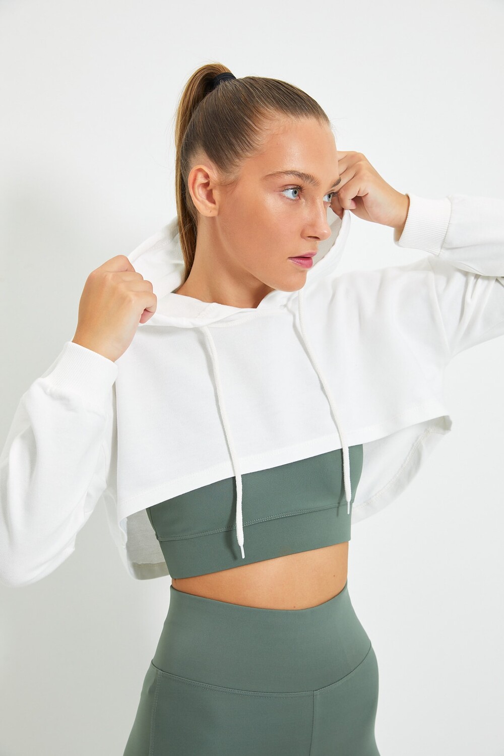 

Толстовка Trendyol Super Crop спортивная с капюшоном, белый