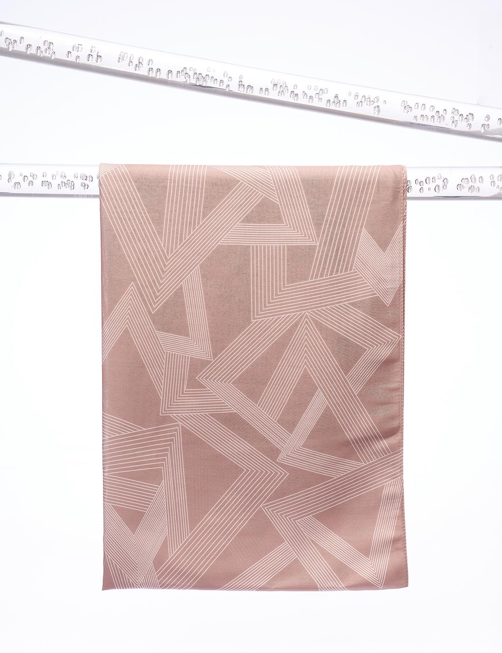Шаль с треугольным узором бежевая Kayra шаль с абстрактным узором антрацит kayra