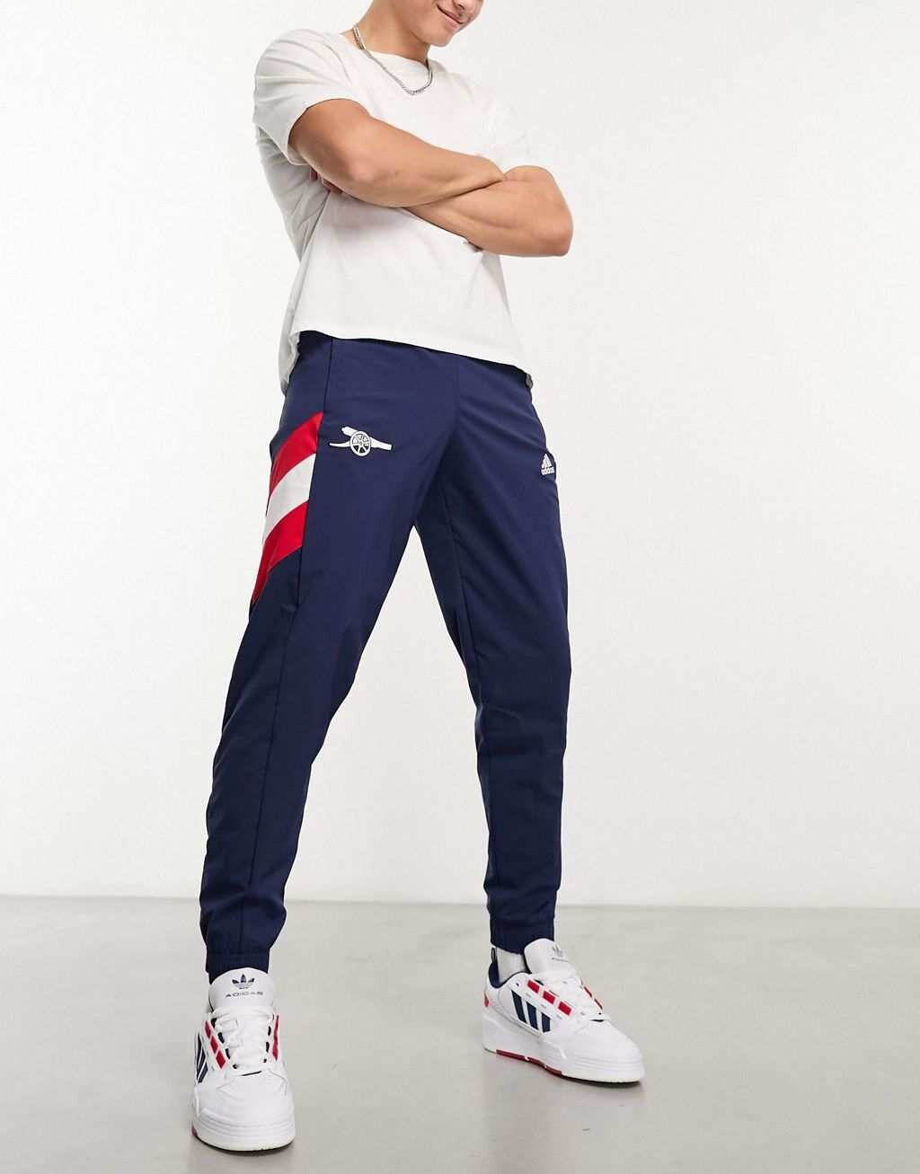 

Темно-синие джоггеры adidas Football Arsenal FC Icons
