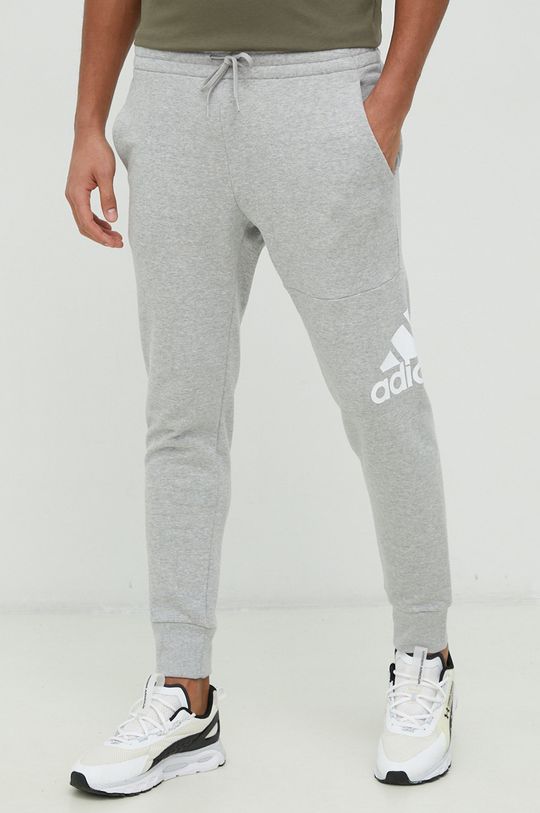 цена Спортивные брюки из хлопка adidas, серый