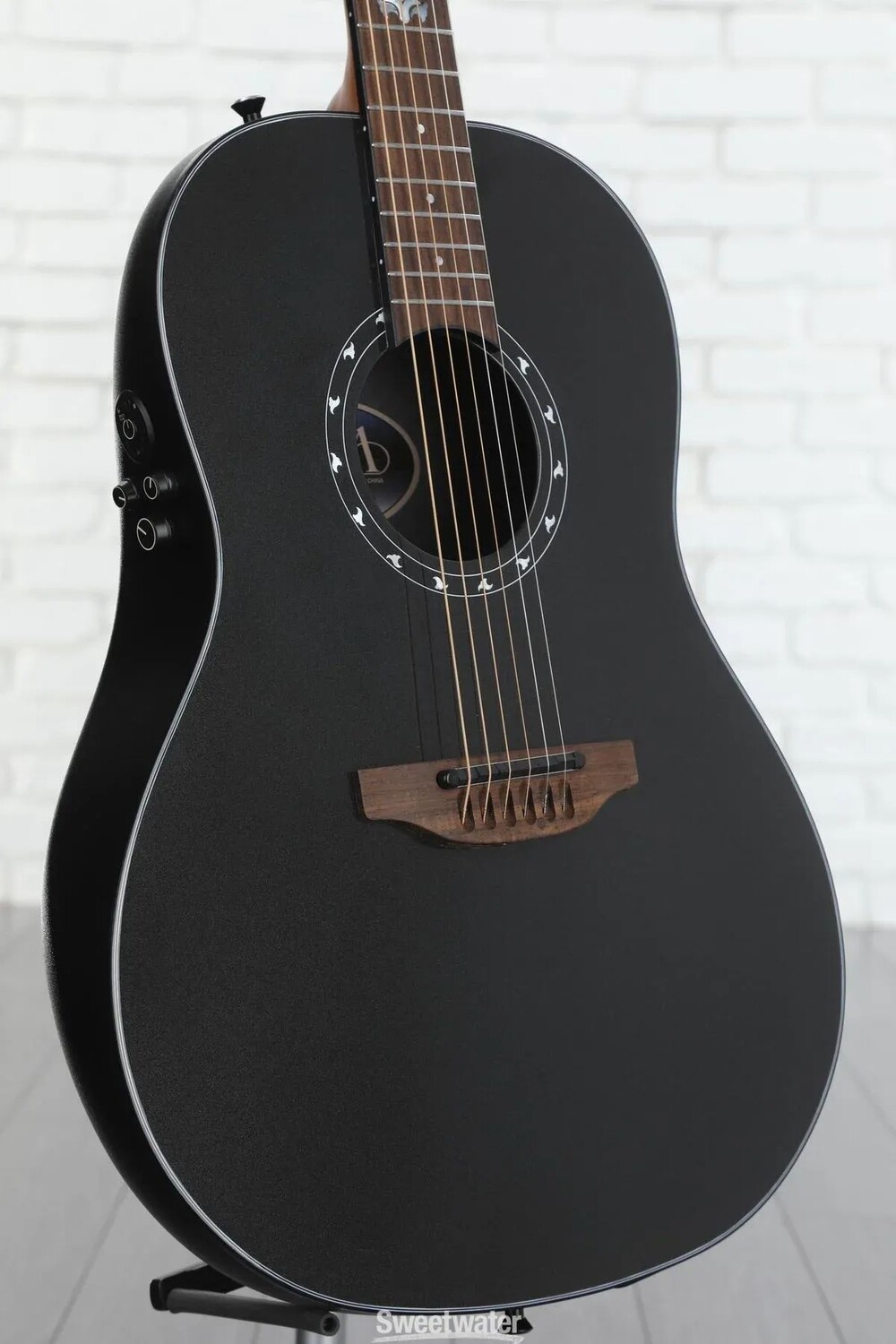 

Акустически-электрическая гитара Ovation Ultra E 1516 Mid Depth - Pitch Black