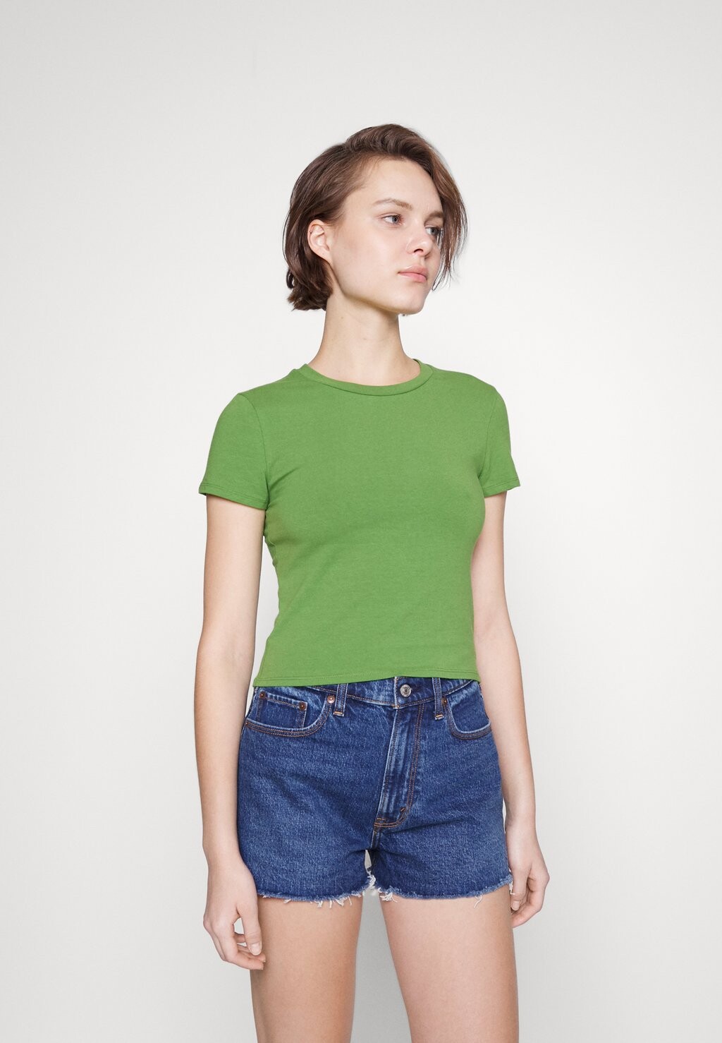 

Базовая футболка Abercrombie & Fitch