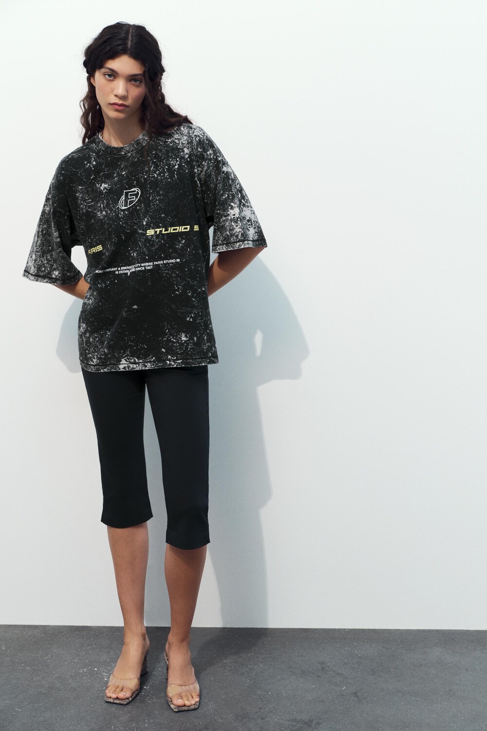 

Футболка с эффектом и слоганом ZARA, черный
