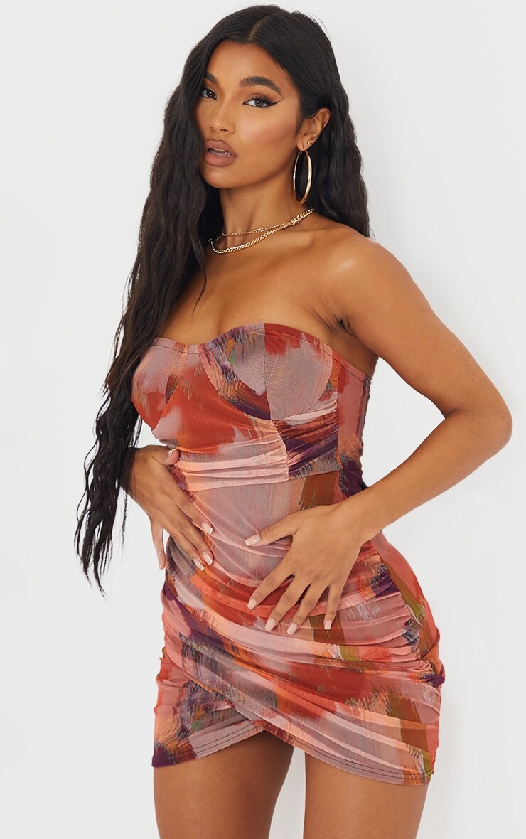 

PrettyLittleThing Оранжевое облегающее платье-бандо со сборками и абстрактным принтом, Оранжевый