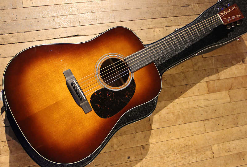 

Акустическая гитара Martin Custom Shop D-14 Spruce Top and Quilted Mahogany Ambertone