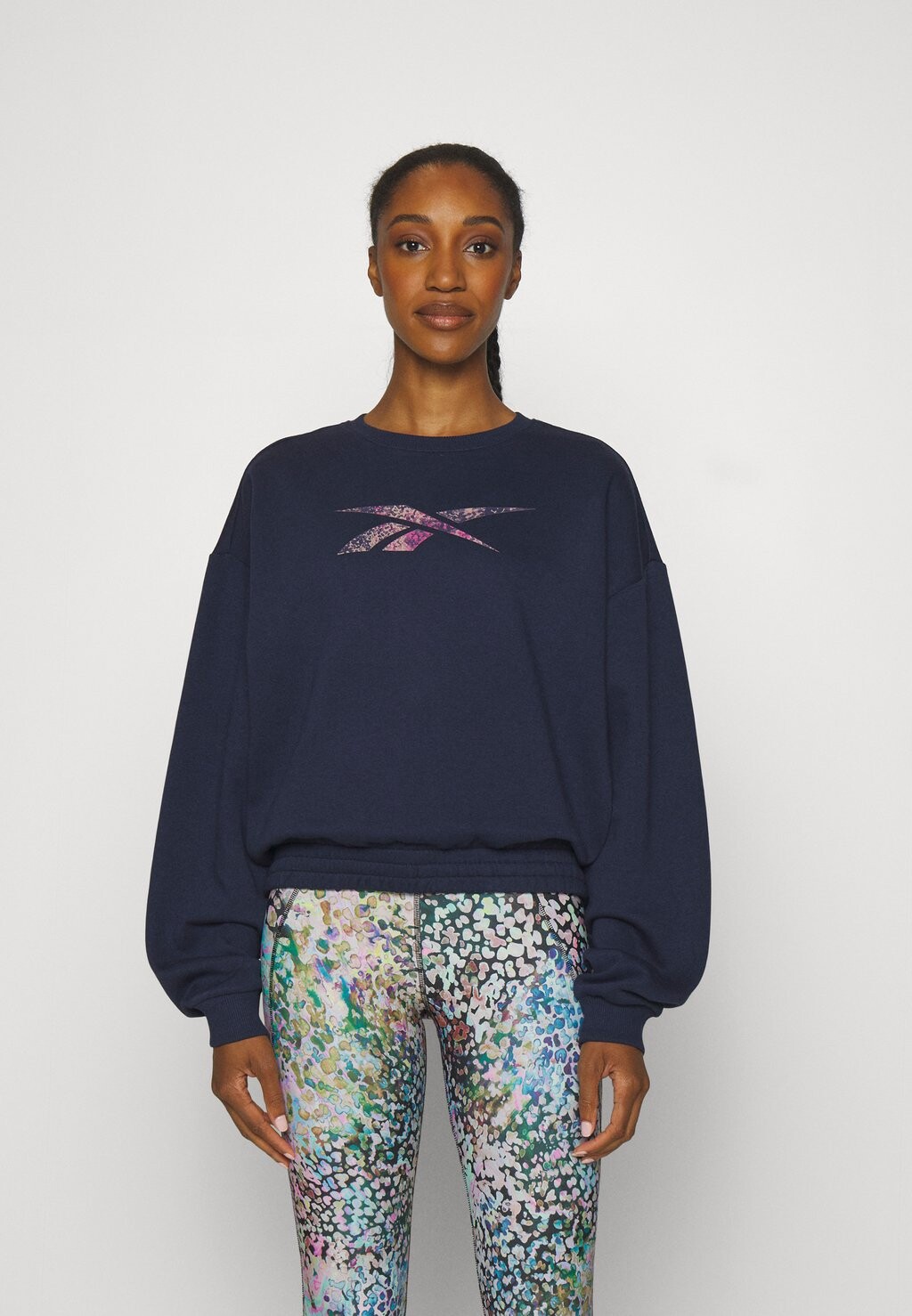

Толстовка MODERN SAFARI COVER UP Reebok, темно-синий вектор