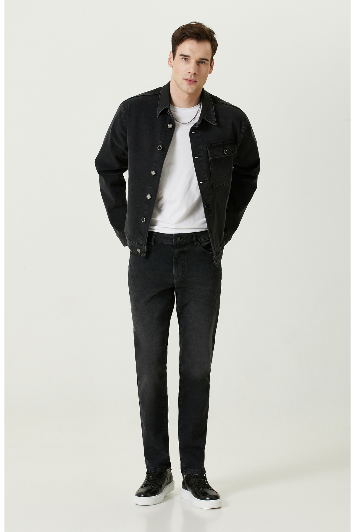 цена Джинсовые брюки антрацитового цвета с 5 карманами Network, серый