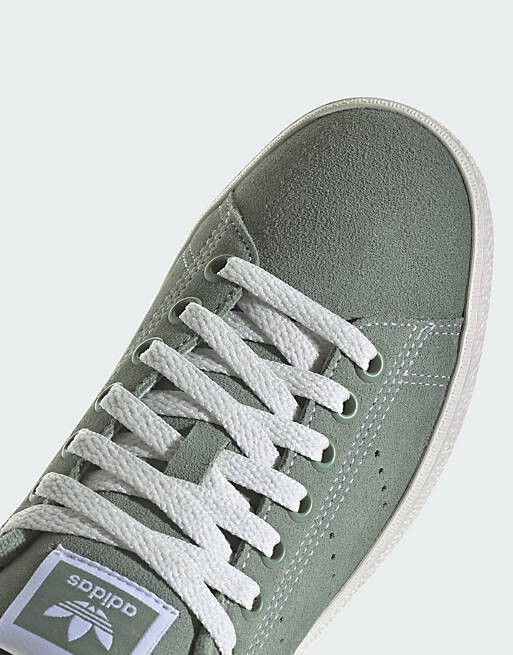 

Серебристые кроссовки adidas Originals Stan Smith