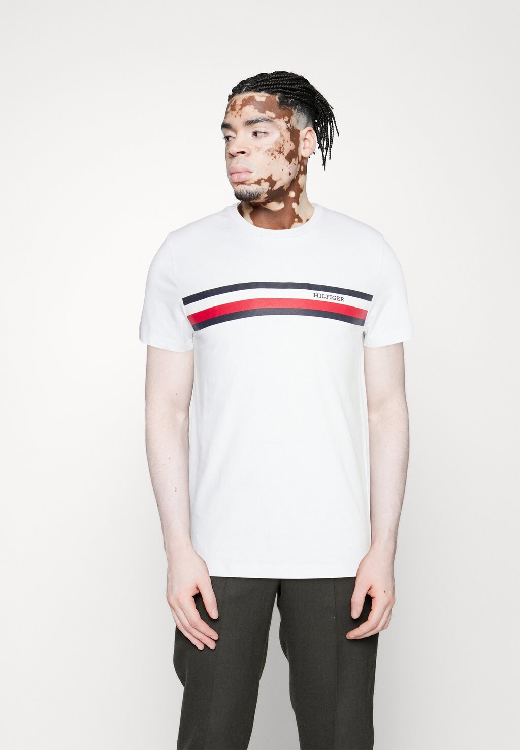 

Футболка с принтом RWB MONOTYPE CHEST STRIPE Tommy Hilfiger, белый