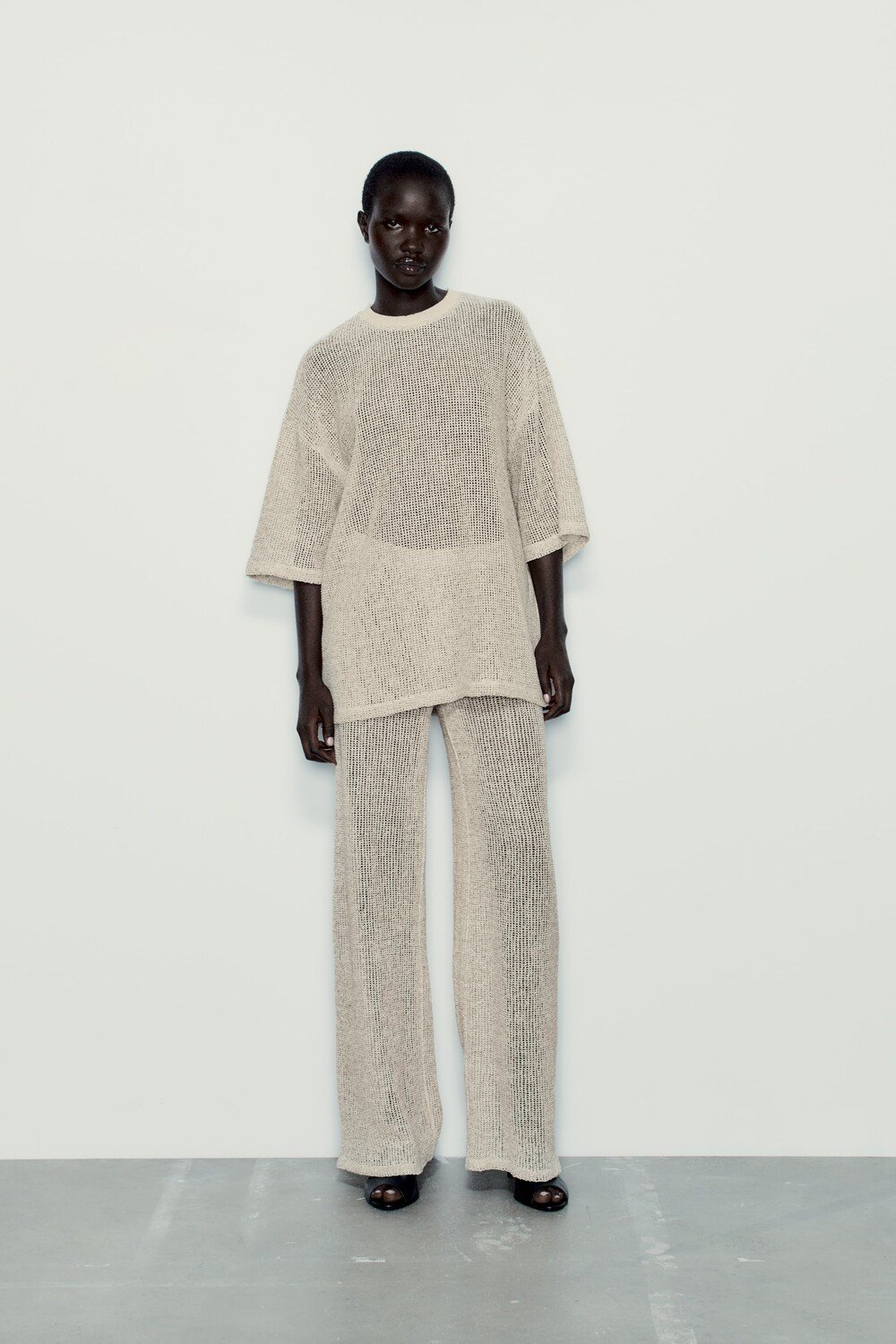 

Блестящие брюки в рустичном стиле Zara, экрю