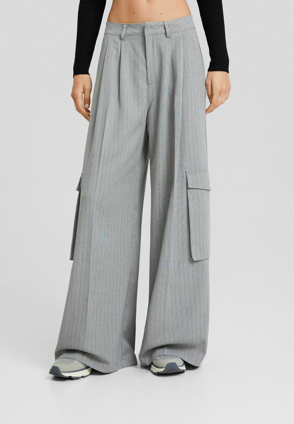 

Брюки-карго Tailored Wide-Leg Pinstripe Bershka, цвет grey