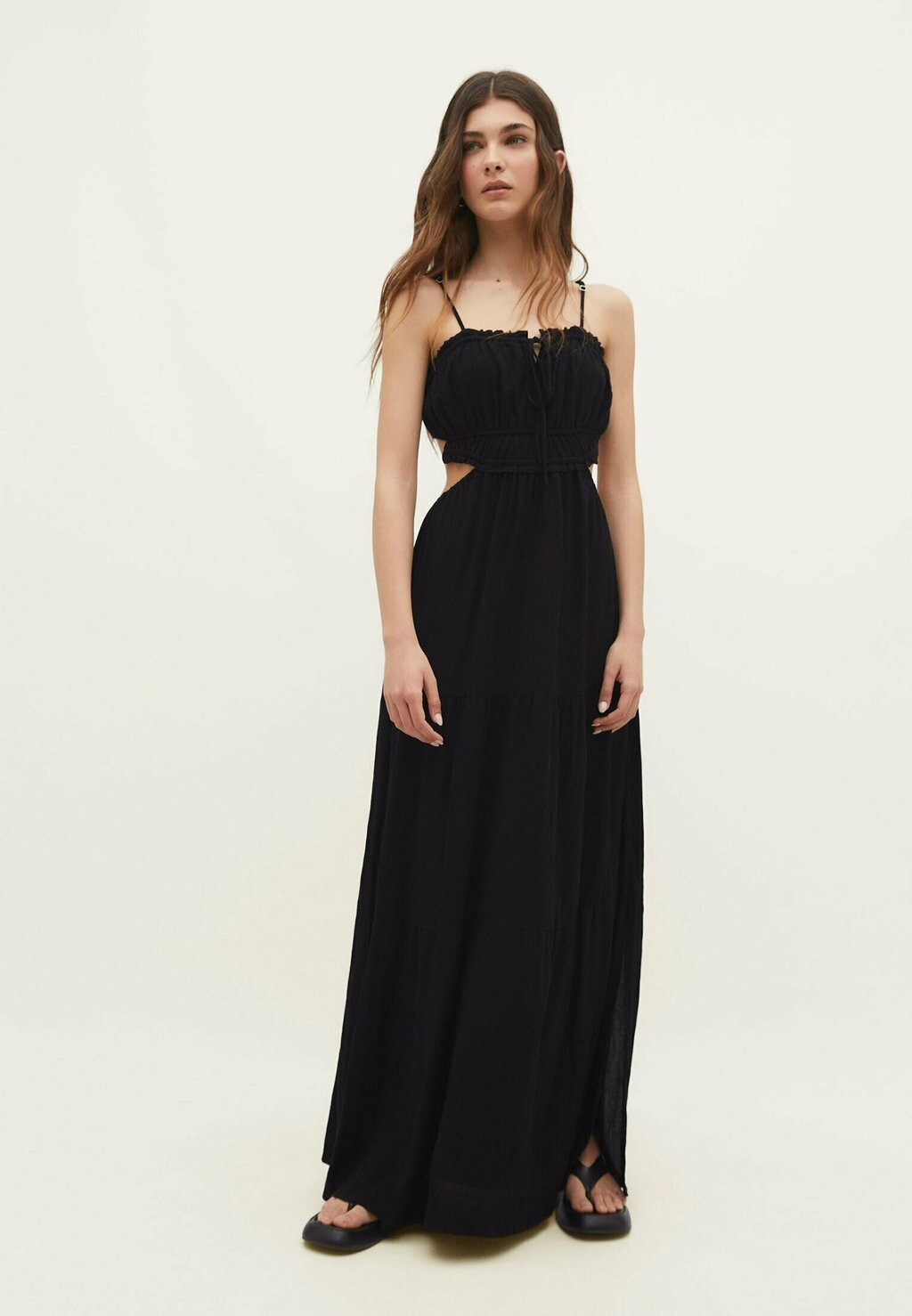 

Длинное платье Stradivarius, черный