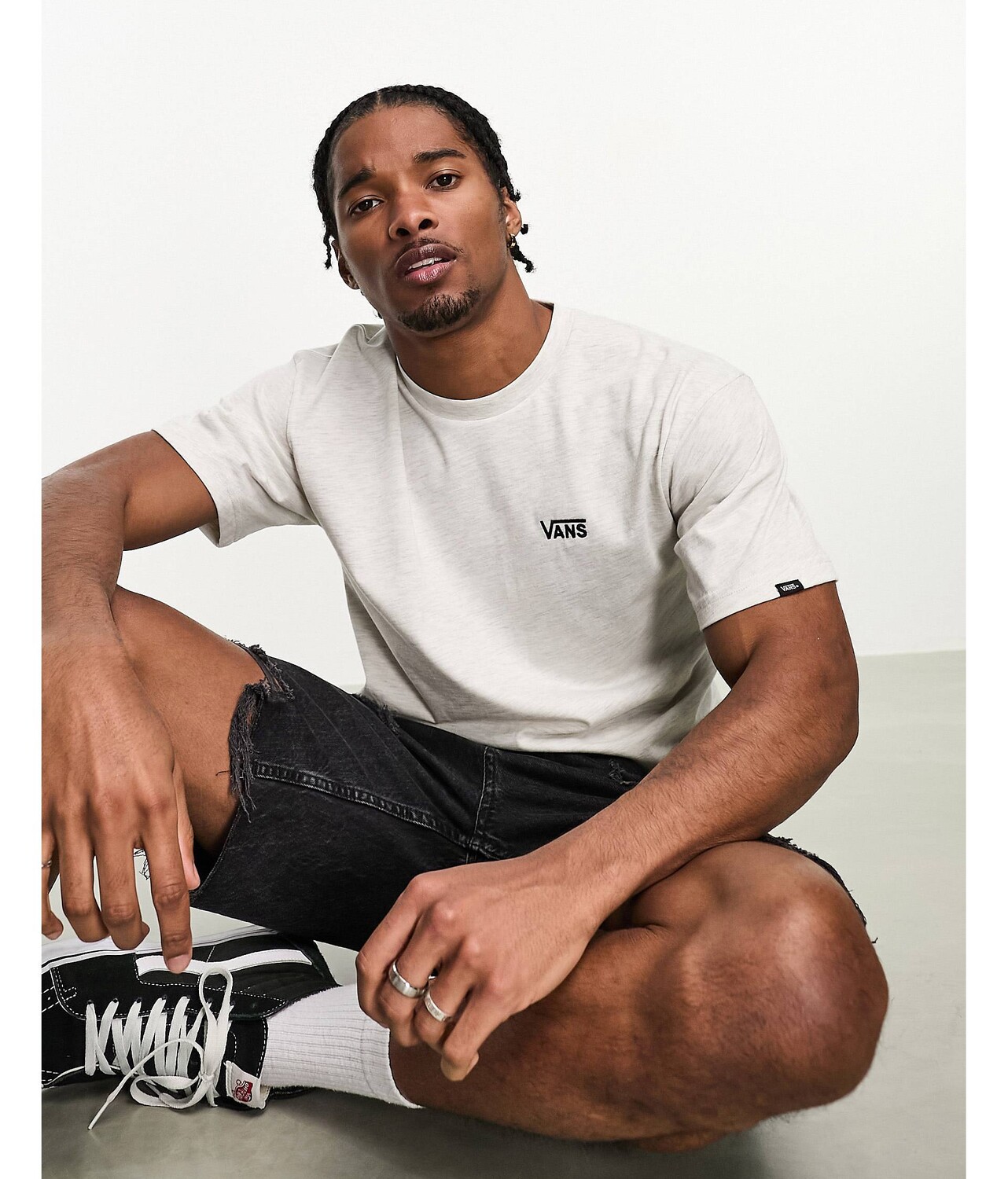 

Бежевая футболка с логотипом слева на груди Vans, Бежевый