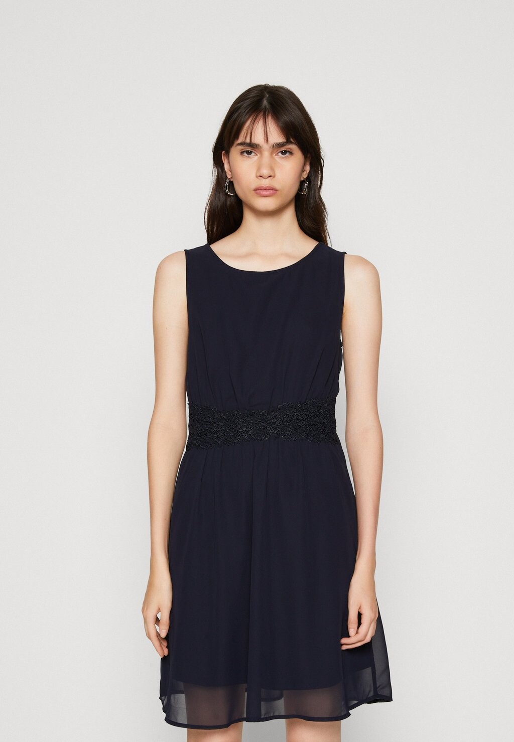 

Коктейльное платье Vero Moda