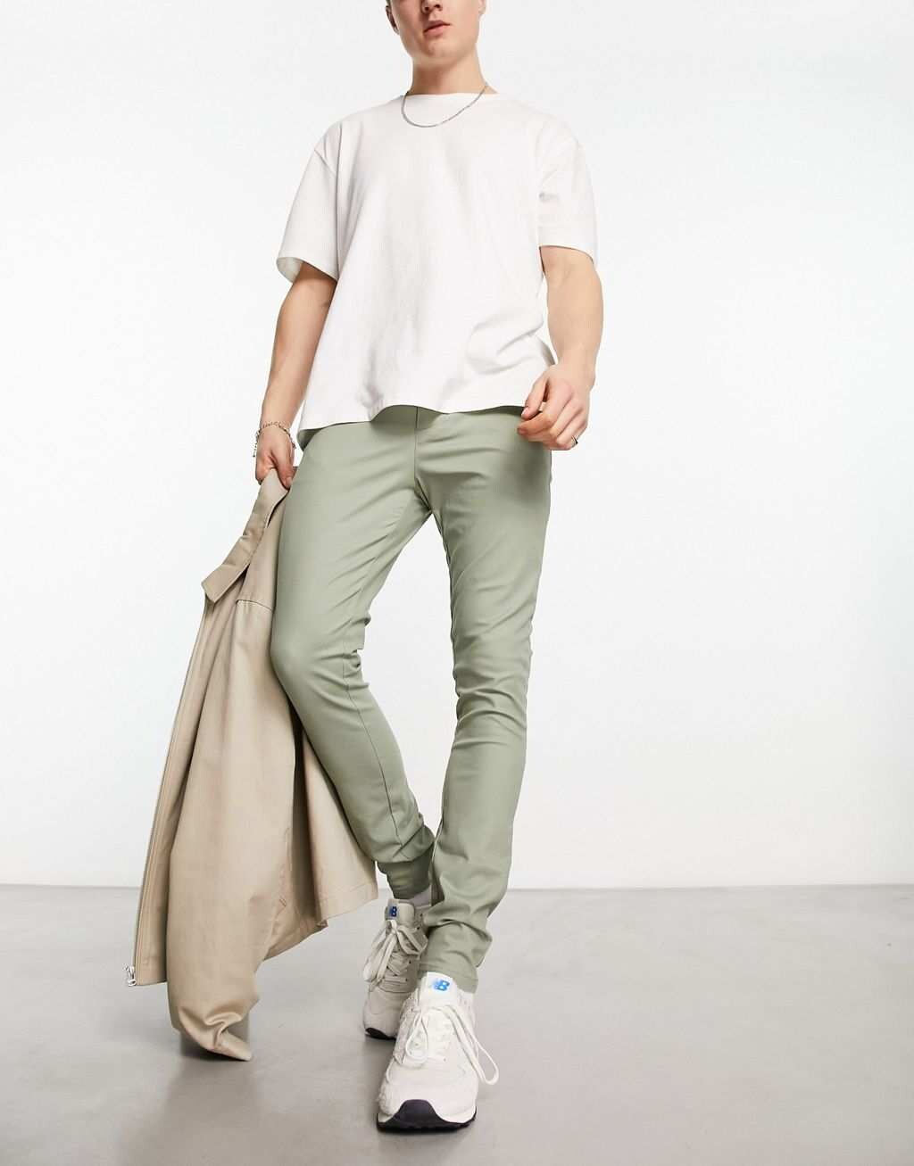 

Брюки чинос цвета хаки спрей ASOS DESIGN