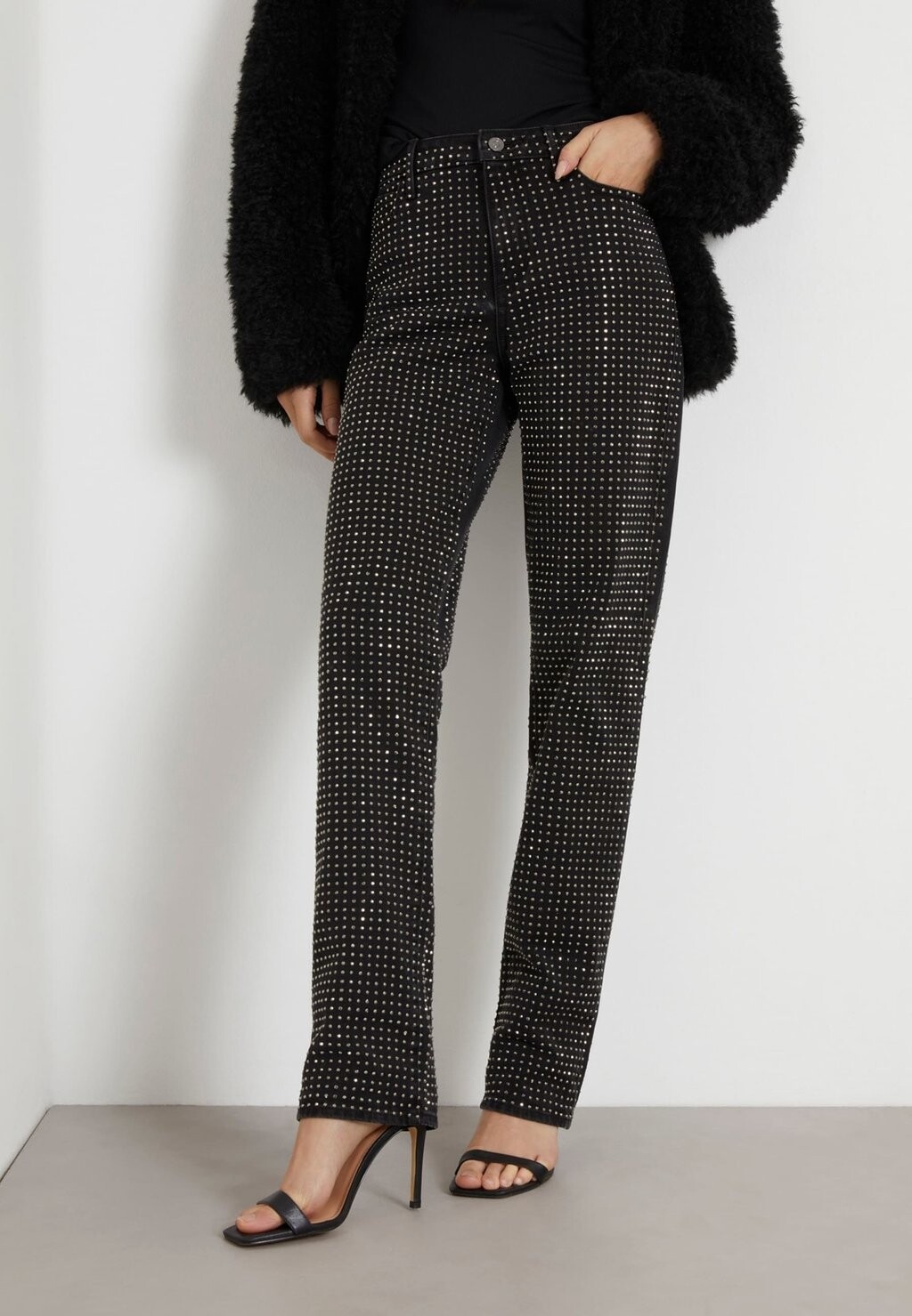 

Брюки из ткани STRAIGHT Guess, черный